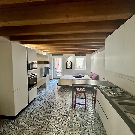 아파트 Con Terrazzo